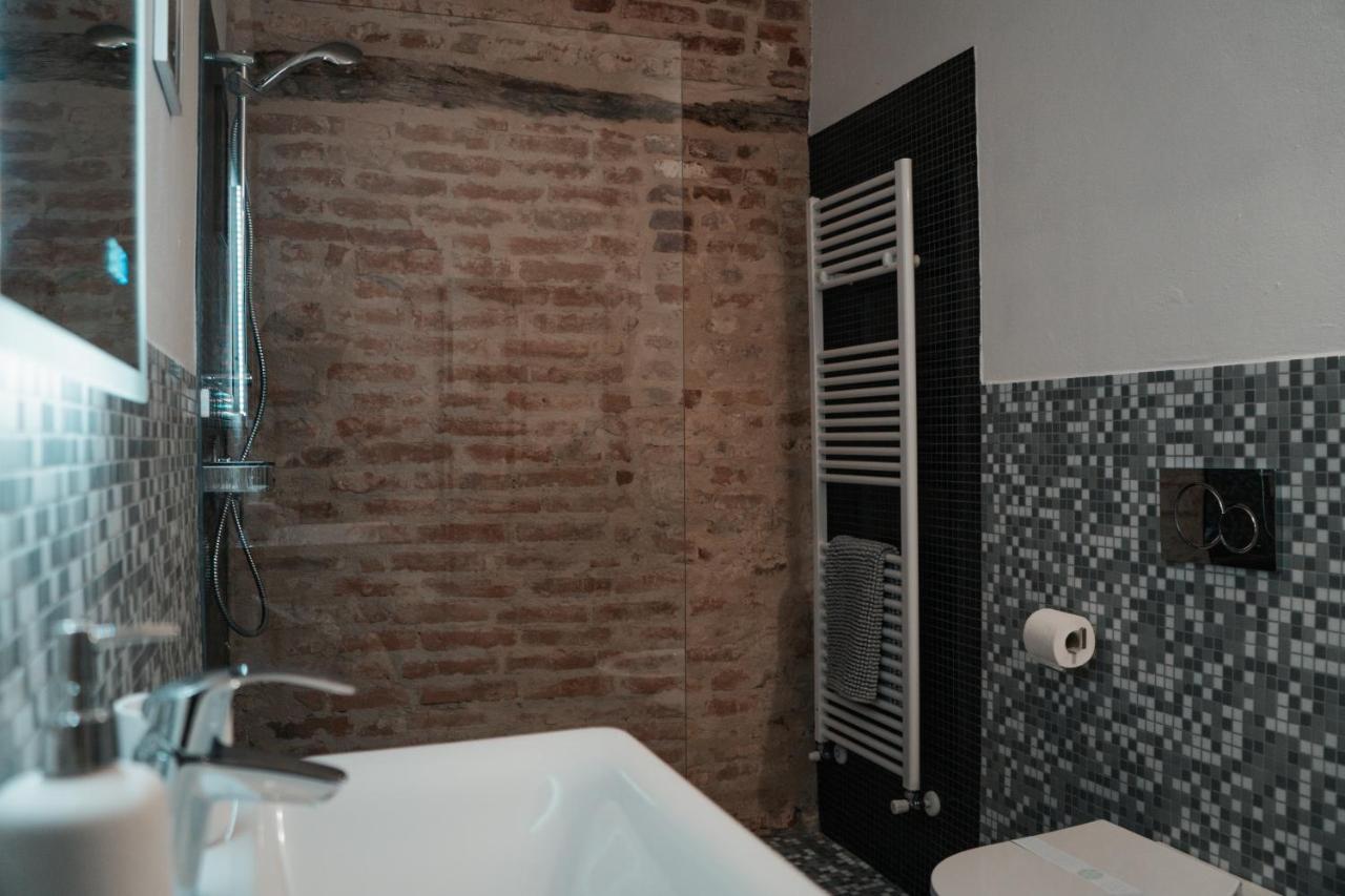 Apartamento Centro Storico Recinto Dei Nobili 2-Private Parking Asti Exterior foto